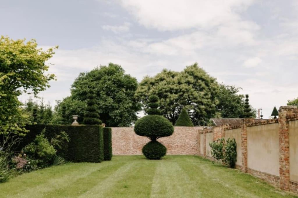 Cressy Hall - Historic Grade II Listed Manor, Gorgeous Topiary Garden Gosberton Ngoại thất bức ảnh