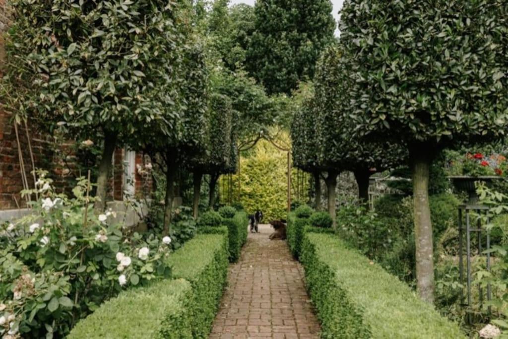Cressy Hall - Historic Grade II Listed Manor, Gorgeous Topiary Garden Gosberton Ngoại thất bức ảnh